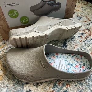 Women's Slippers - Gray